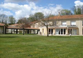 Photo Foyer-Residence De L'Abbaye, maison de retraite priv&eacute;e associative, Ehpad à St Amant De Boixe 16