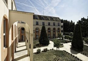 Photo Residence La Claire Fontaine, maison de retraite priv&eacute;e EMEIS, Ehpad à La Rochelle 17