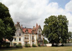 Photo Domaine Du Chateau, maison de retraite priv&eacute;e PAVONIS, Ehpad à Paray Le Monial 71