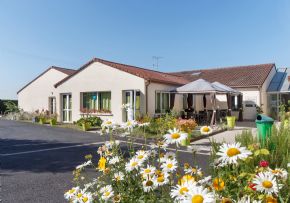 Photo Residence Des Scevolles, maison de retraite priv&eacute;e COLISEE, Ehpad à Monts Sur Guesnes 86